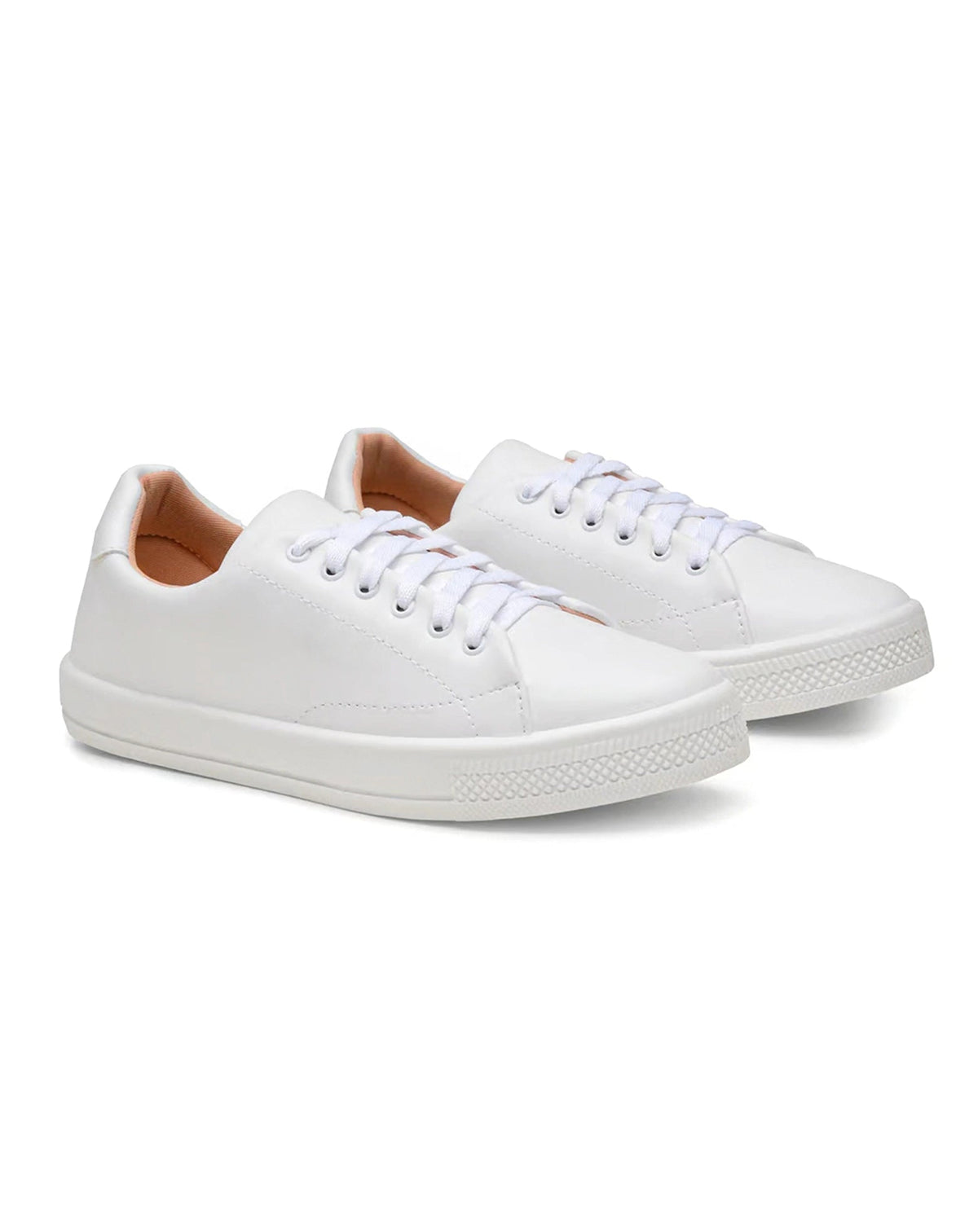 Par do Tênis Feminino Isa casual branco com cadarço em perspectiva, com forro salmão
