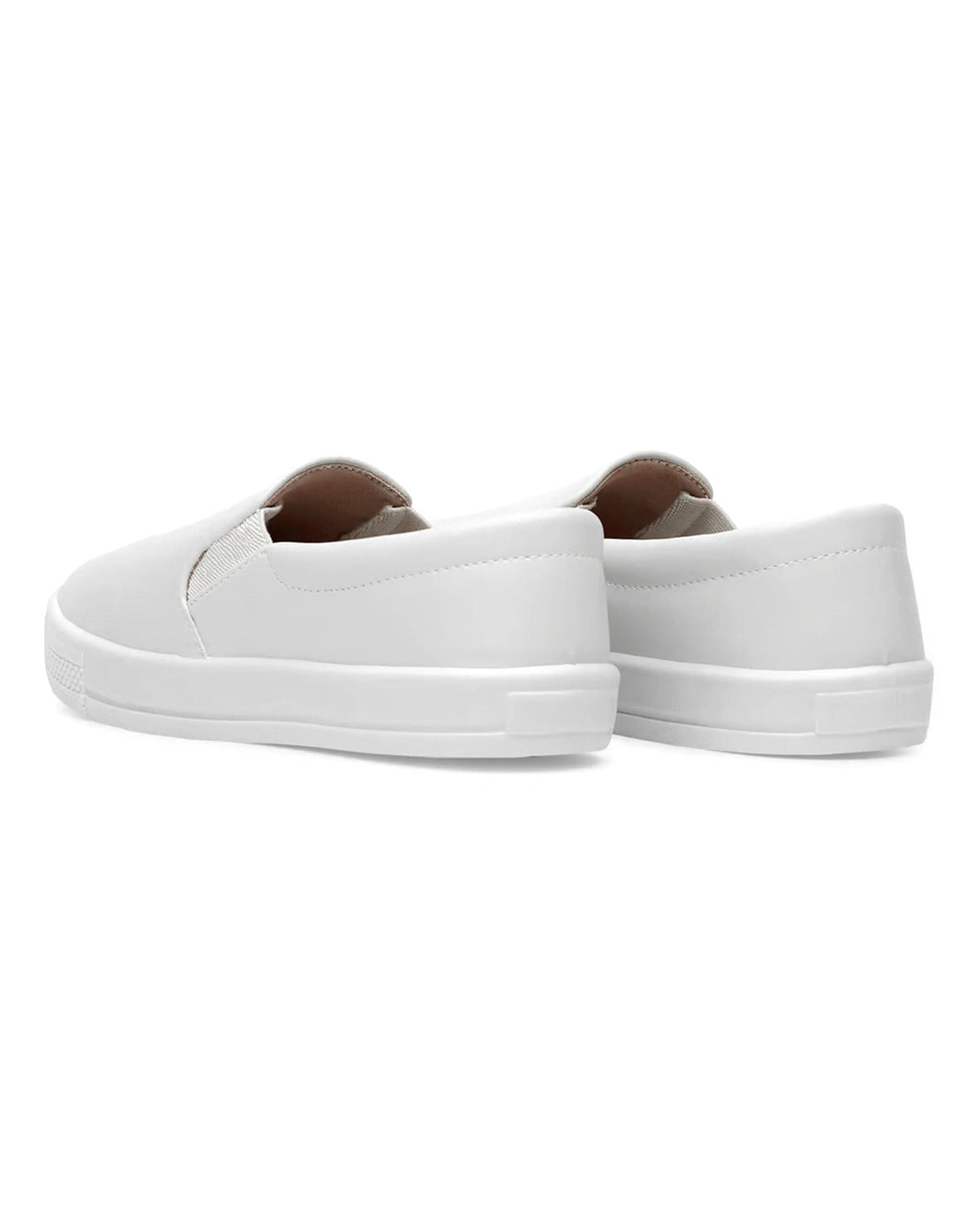 Par do Tênis Feminino Manu slip on branco visto por trás, destacando o contraforte — foto 4