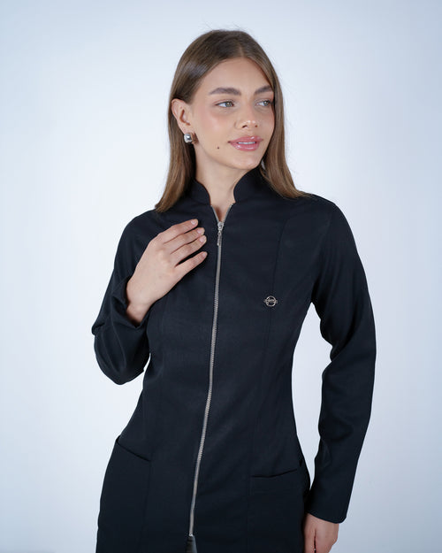 Jaleco Feminino Preto Acinturado com Zíper de Alta qualidade, com tecido gabardine premium, encorpado, sedoso e confortavel.