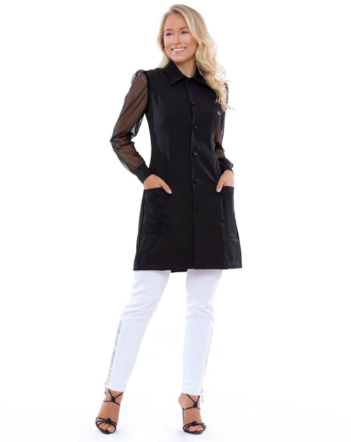 Jaleco feminino Jasmine preto de corpo inteiro, com gola clássica, bolsos frontais e mangas longas de tela