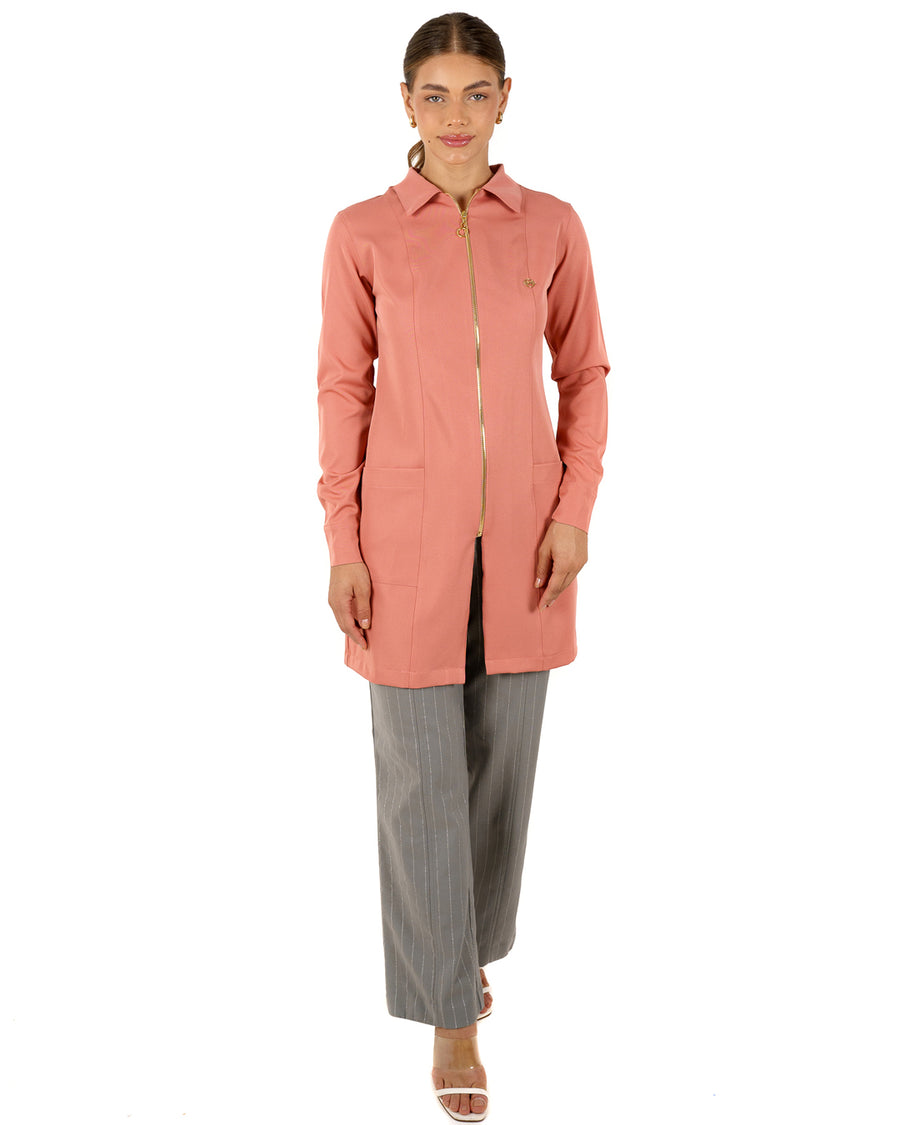 Jaleco feminino Valentine rosé de corpo inteiro, com gola tipo camisa e zíper dourado frontal
