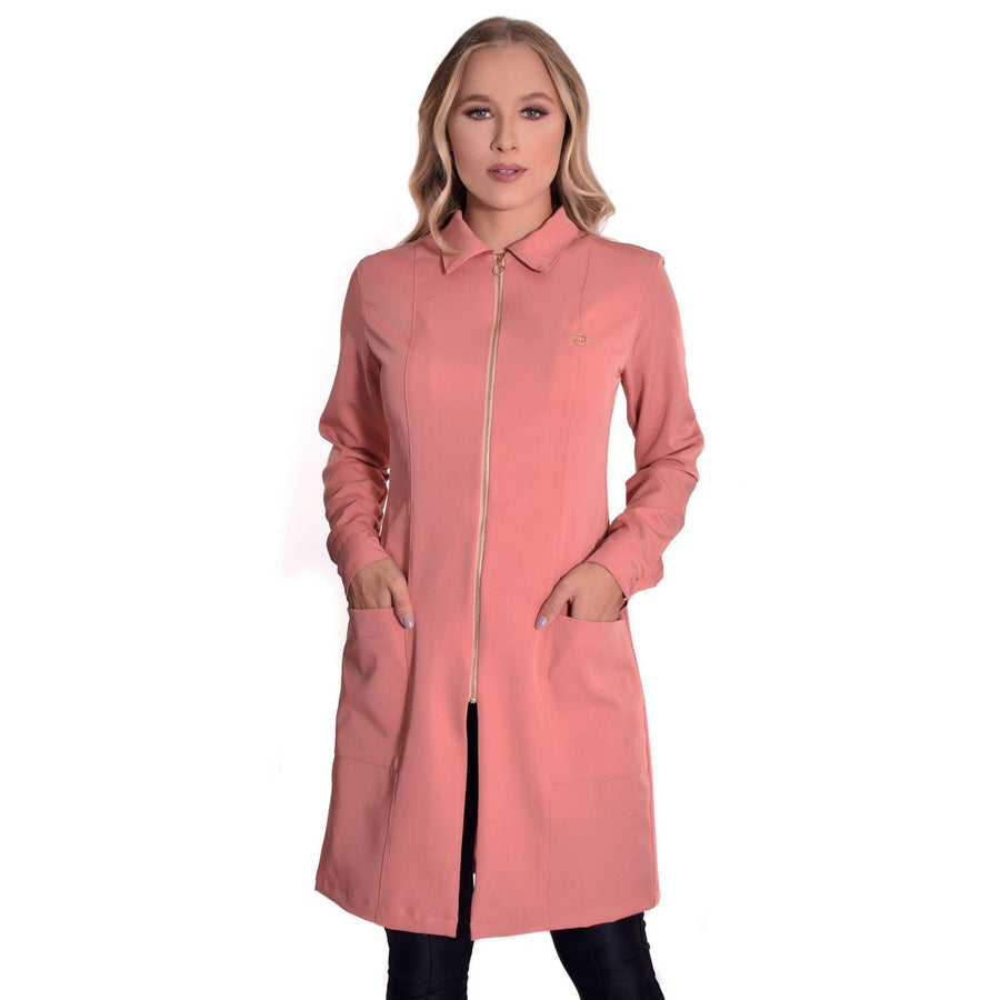 Jaleco feminino Valentine rosé de frente, comprimento longo com fenda frontal e zíper dourado