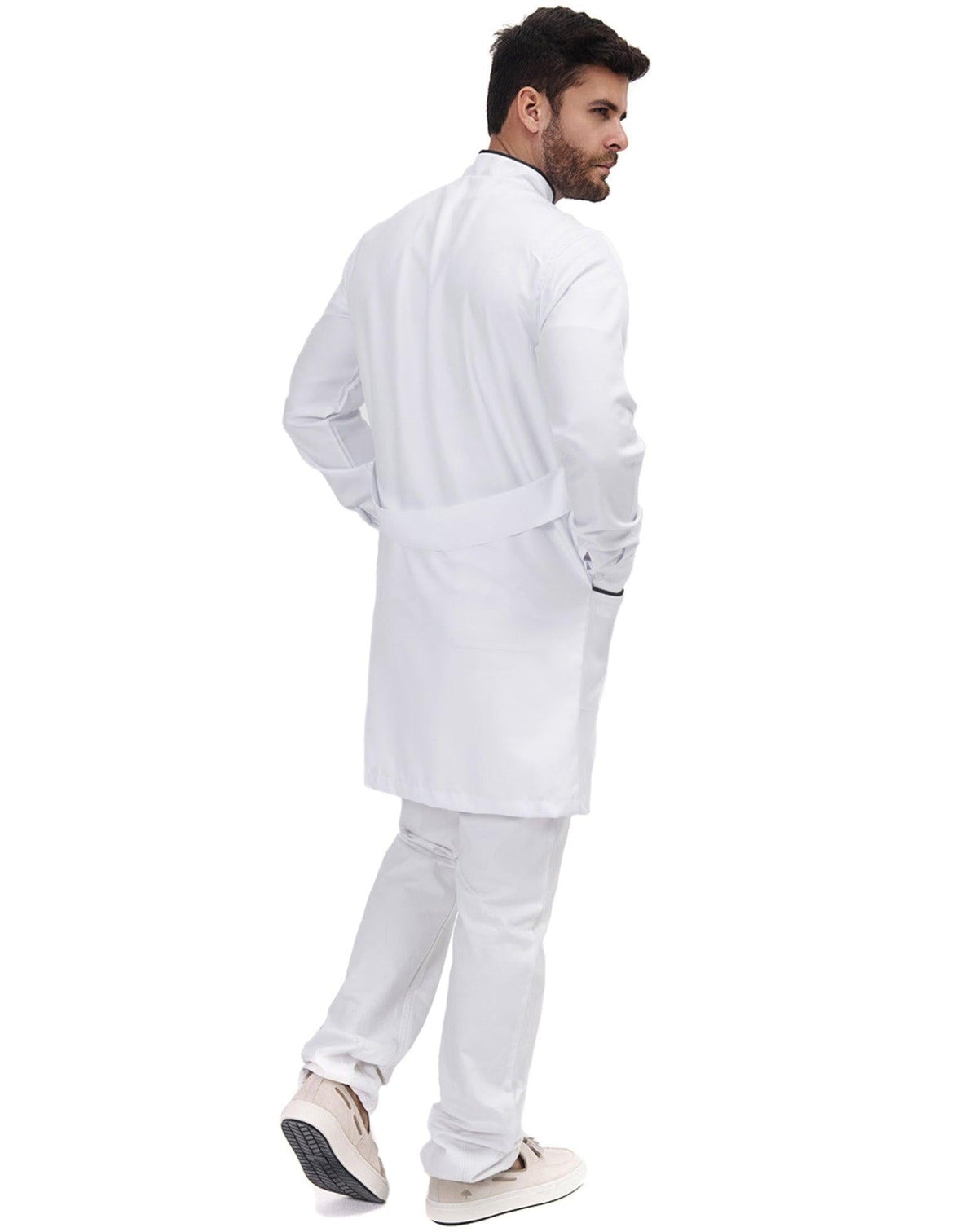 Jaleco masculino Man Slim branco visto de costas, com faixa traseira na cintura e mangas longas ajustadas — foto 4