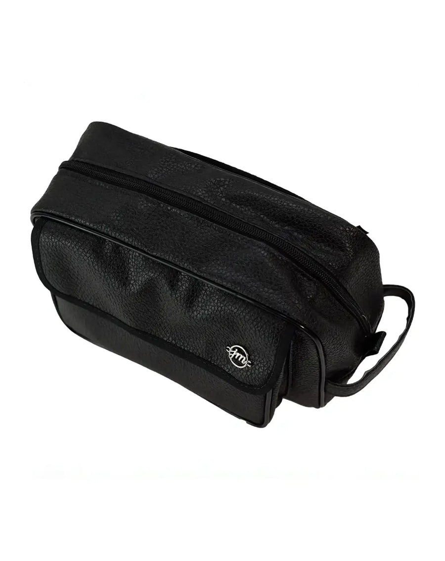Necessaire Masculina Joy Preta vista de cima, mostrando o zíper de abertura ampla e a alça lateral de mão