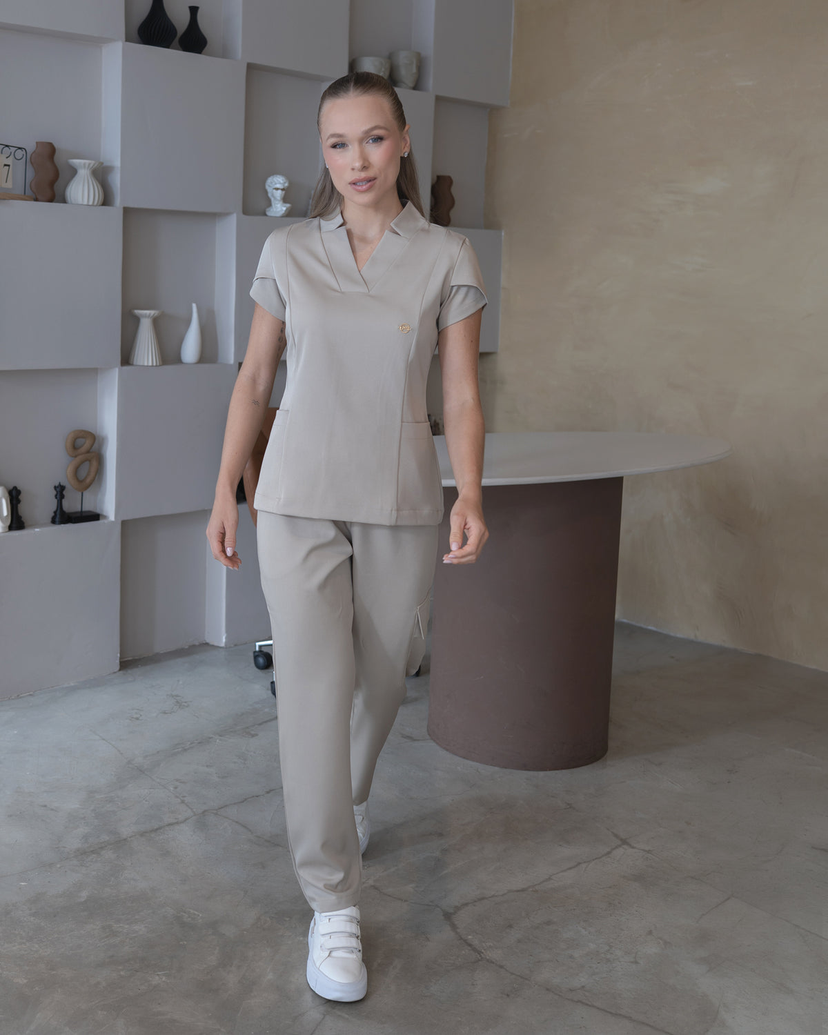 Scrub Feminino Essential Bege — foto 4