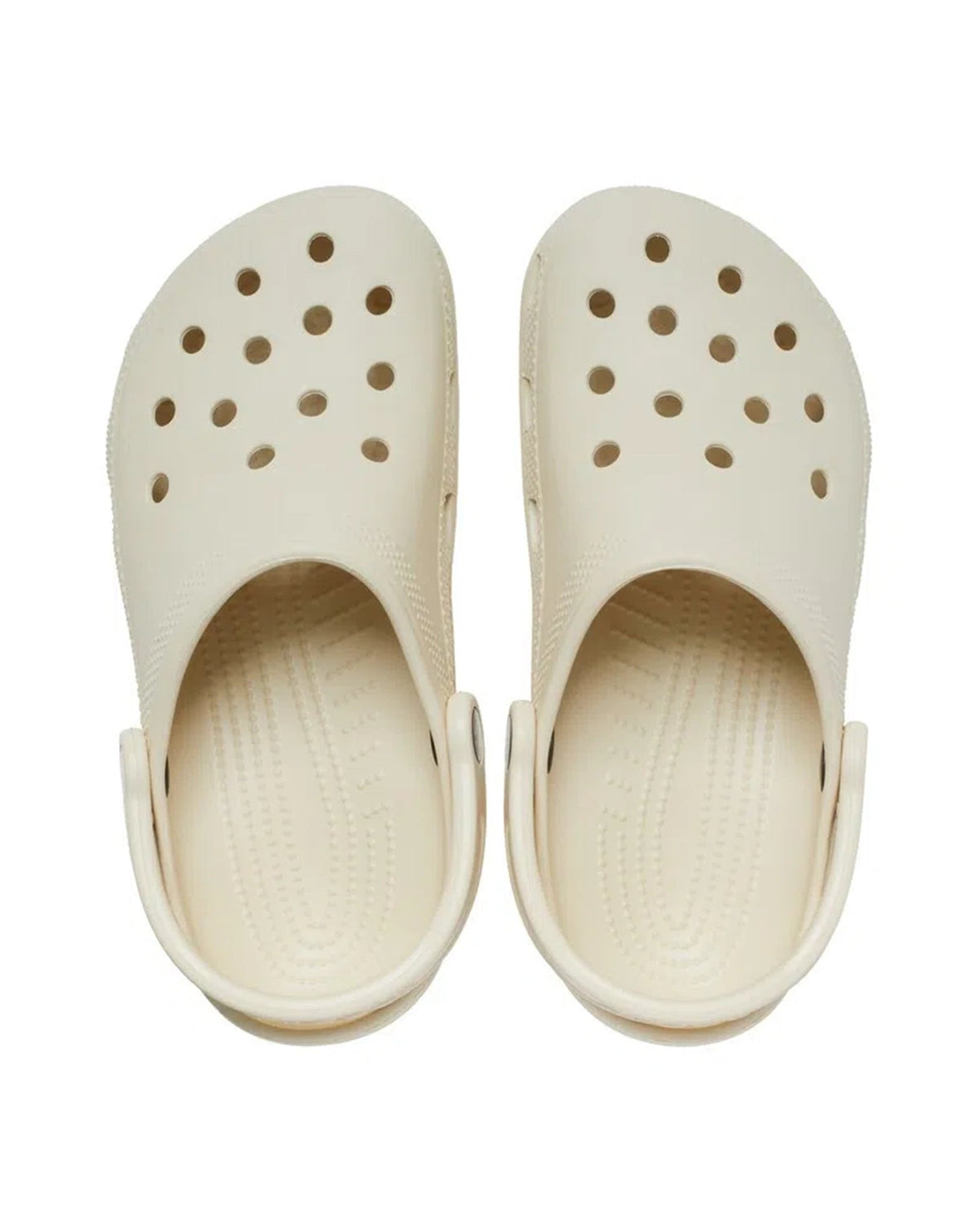 Par da Sandália Crocs Classic Clog Bone bege visto de cima mostrando furos de ventilação e palmilha texturizada — foto 5