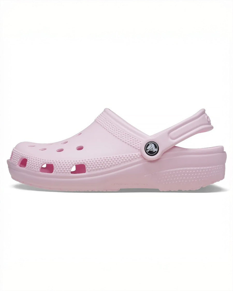 Sandália Crocs Classic Clog Pink Milk rosa claro vista da lateral interna com aberturas de ventilação e tira traseira