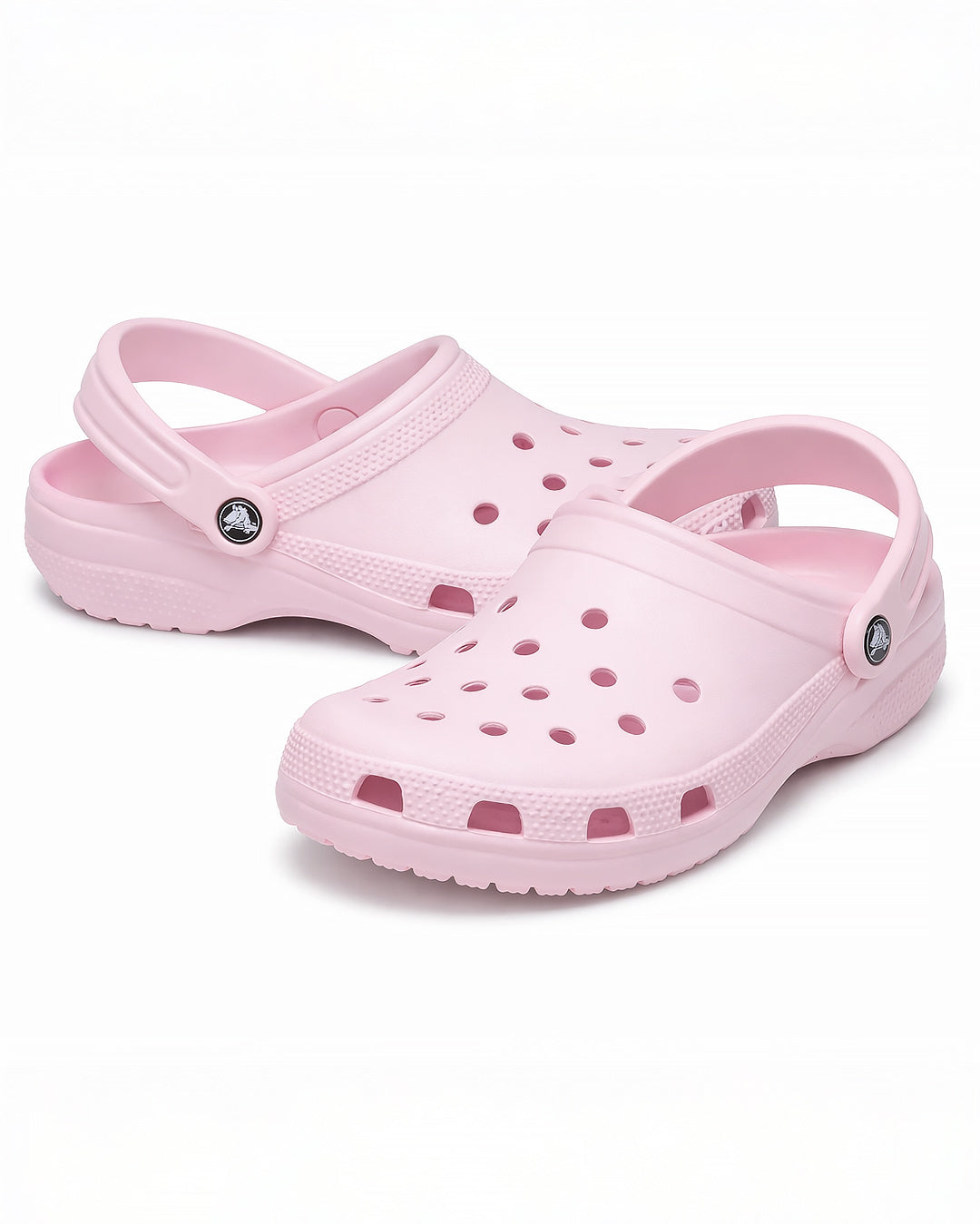 Par da Sandália Crocs Classic Clog Pink Milk rosa claro em perspectiva com furos de ventilação e tiras traseiras — foto 3