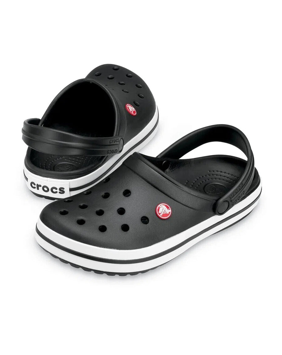 Sandália Crocs Crocband Clog Black em par, mostrando entressola branca com faixa preta e logo Crocs