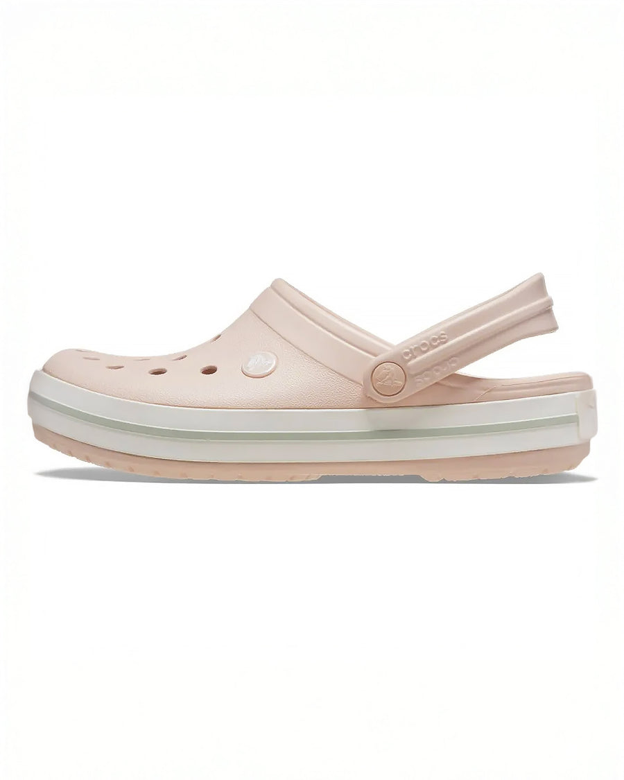 Sandália Crocs Crocband Clog Quartz em vista lateral interna com tira giratória e listra cinza no solado