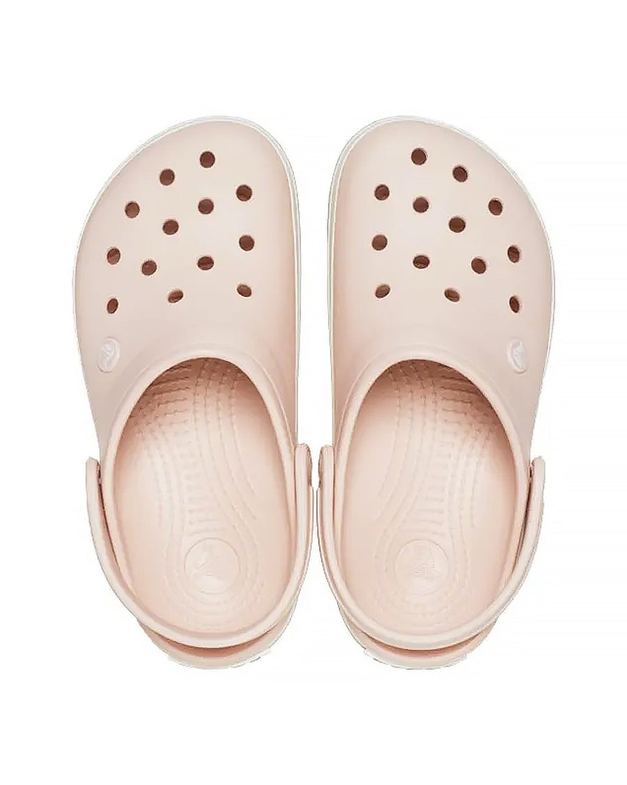 Sandália Crocs Crocband Clog Quartz vista de cima, par rosa claro com furos de ventilação e palmilha texturizada