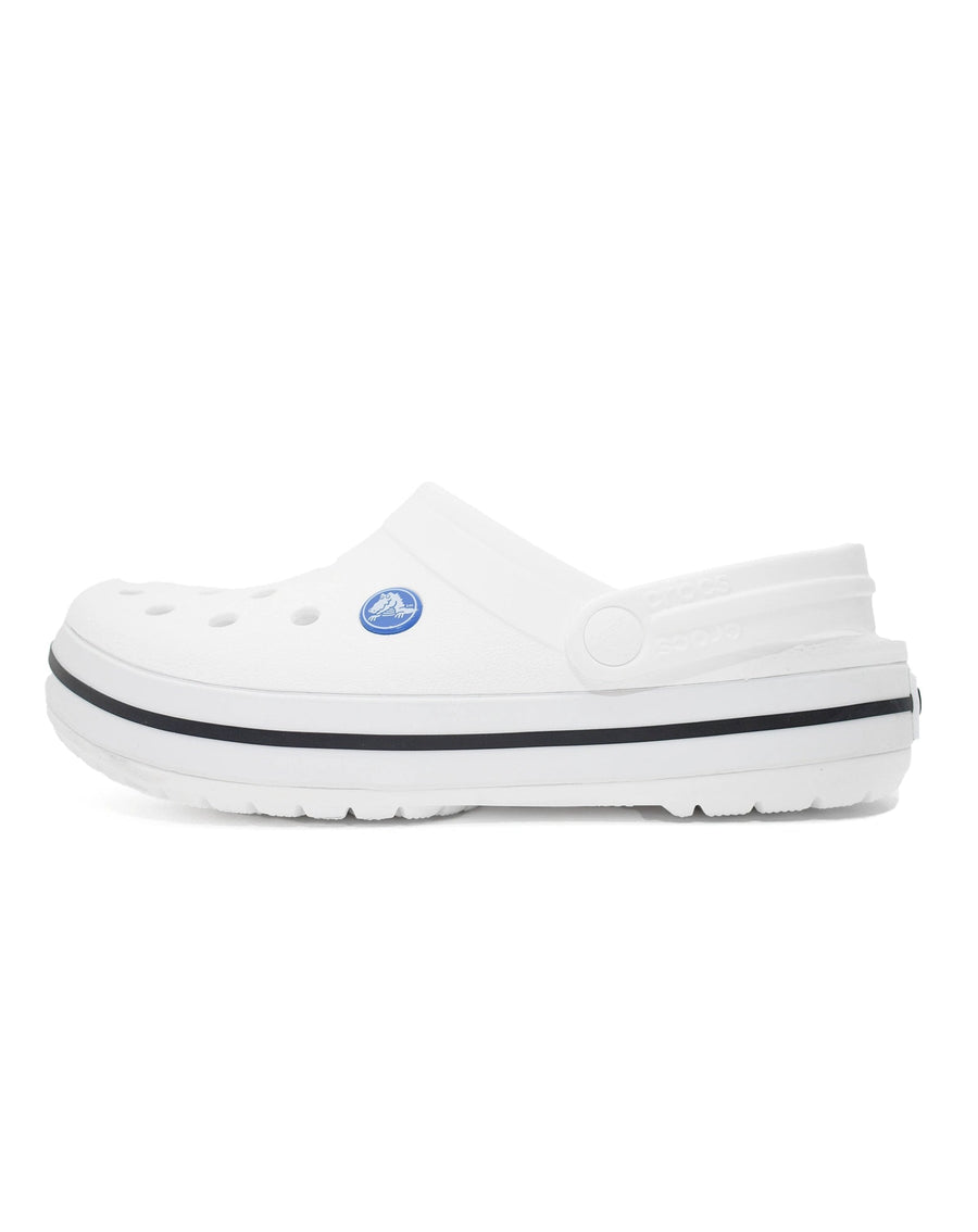 Sandália Crocs Crocband Clog White em vista lateral interna com tira giratória e listra preta no solado