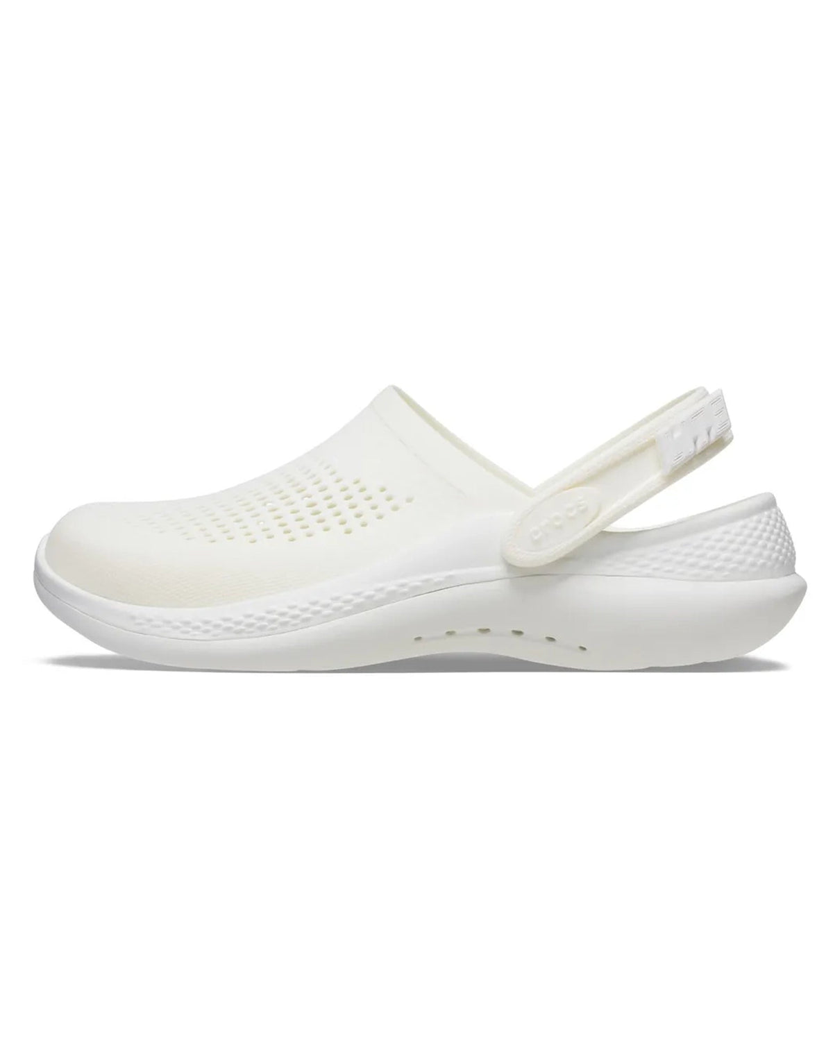 Sandália Crocs LiteRide 360 Clog Almost White vista pela lateral interna, com solado macio e tira traseira — foto 3