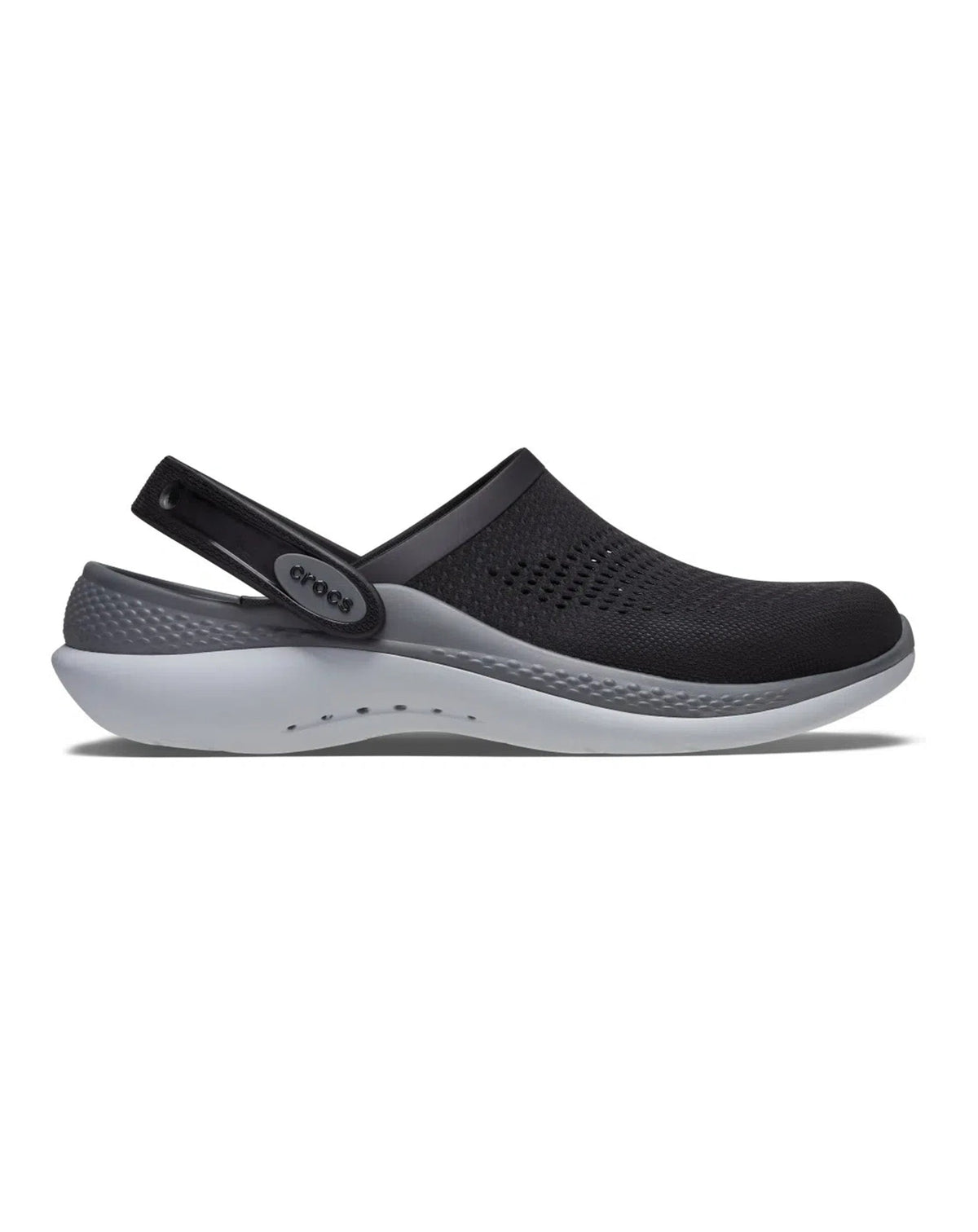 Sandália Crocs LiteRide 360 Clog Black Slate Grey vista de lado, com cabedal preto perfurado e solado cinza