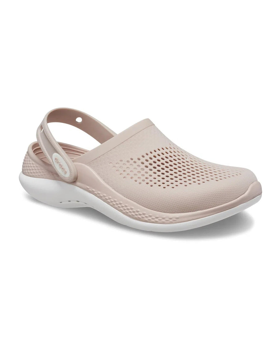 Sandália Crocs LiteRide 360 Clog Pink Clay White em ângulo frontal, destacando a microperfuração do cabedal
