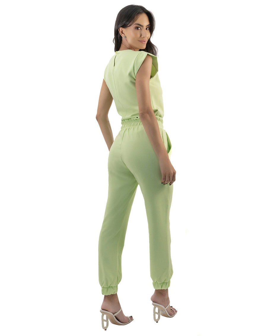 Scrub feminino Luna verde pistache visto de costas, blusa sem manga e calça jogger com punho elástico