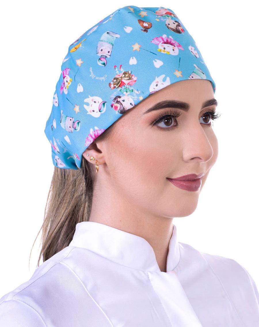 Touca bandana feminina fadinhas do dente azul em modelo, vista lateral, estampa de fadinhas, dentinhos e estrelas