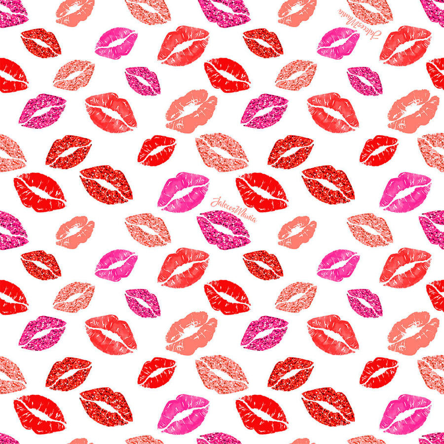 Detalhe da estampa Mil Beijos: marcas de beijo de batom vermelho, rosa e coral em fundo branco